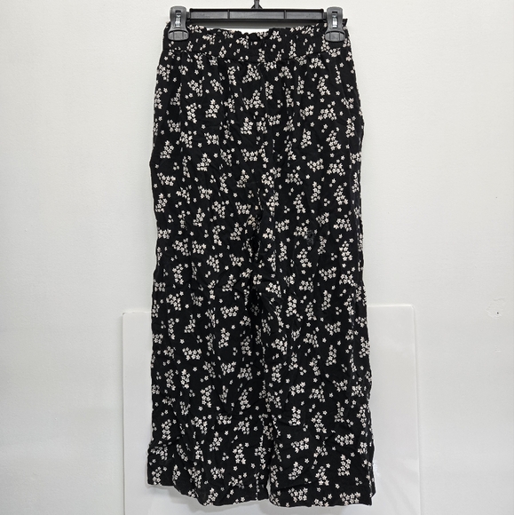 Hunters Womens loose capri culottes black with shit flowers - Picture 7 of 10